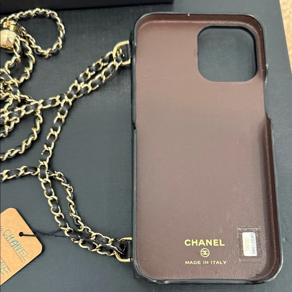 ⭐ CHANEL Quilted Leather Phone Bag on Chain – 2021 Collection – Full Set